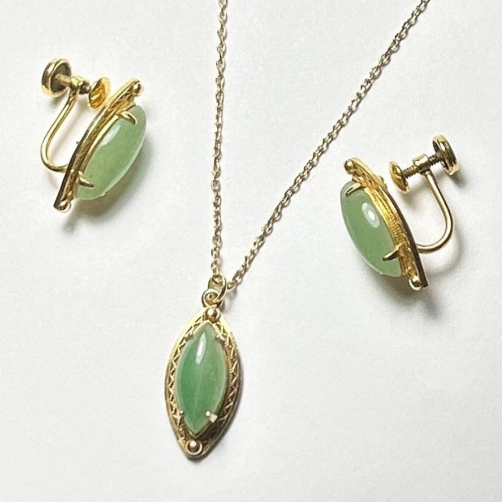 VTG Sorento Jade and Gold Necklace & Earrings Set